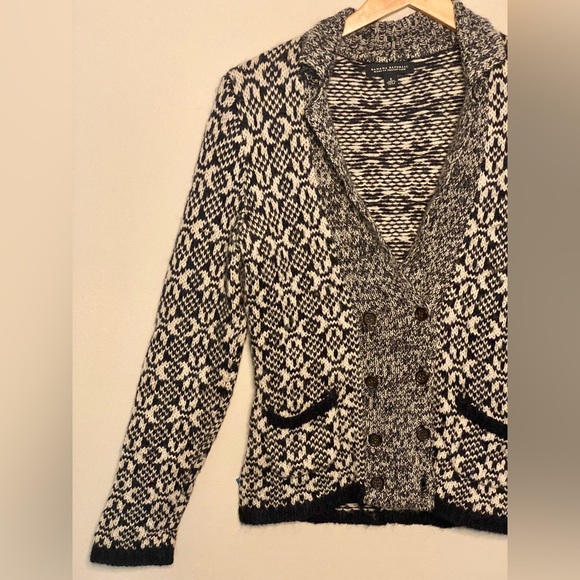 Banana Republic Sweater - Picture 3 of 6